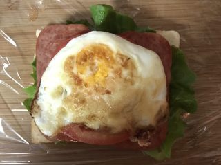 12、豪华三明治,放上荷包蛋