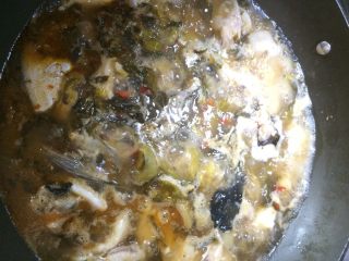 8、酸菜鱼,2分钟后放入适量水，倒入酸菜和酱包，烧开后既可。