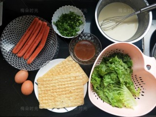 9、煎饼果子,食材都准备好了，开始做煎饼了。我要做两个。