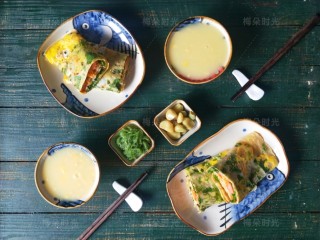 20、煎饼果子,做了两个，配上玉米糊糊，小菜，早餐就做好了。