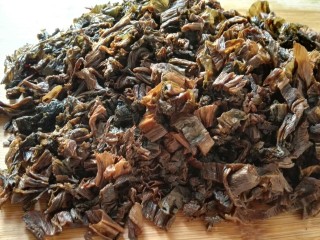 16、扣肉,切碎。