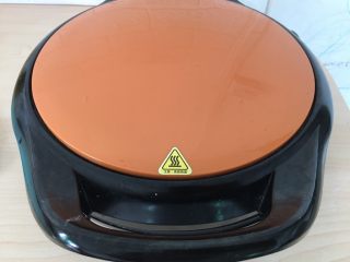 8、火腿鸡蛋饼,焖10分钟左右。