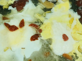 11、糖水鸡蛋,煮熟，加少许枸杞；