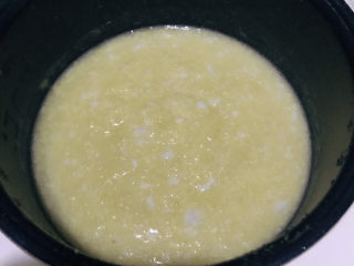 10、鸡蛋小米粥,搅拌均匀