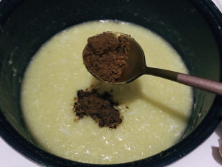 11、鸡蛋小米粥,出锅前加入2勺红糖