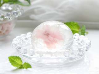 8、樱花水信玄饼,漂亮的水信玄饼就做好了。