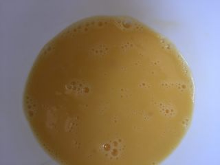 5、火腿馒头片,准备鸡蛋液