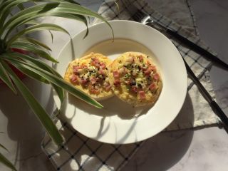 12、火腿馒头片,洒入一缕阳光，是不是更 美啦，咔嚓咔嚓快速光盘~~~