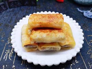 11、快手早餐～少油版香煎肉松春卷,近看，外酥里香。