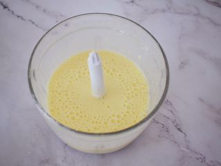 7、酸奶蔓越莓糕,搅拌均匀