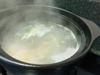 11、鲜虾干贝粥,烧开；