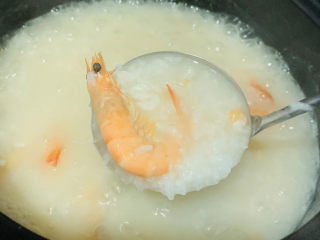 15、鲜虾干贝粥,煮3分钟；