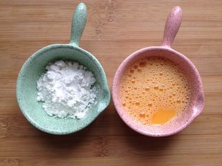 2、日式炸虾,玉米淀粉，鸡蛋打散