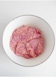 7、荠菜猪肉馄饨,猪肉切小块后剁成肉馅