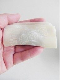 16、荠菜猪肉馄饨,将馄饨皮向上折起