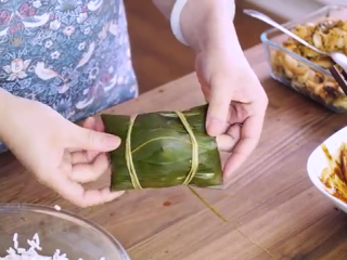 13、鲜肉粽子,系带绑紧就好了