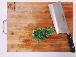 6、婕宝五色饼＋百合枸杞小米粥,香菜切碎