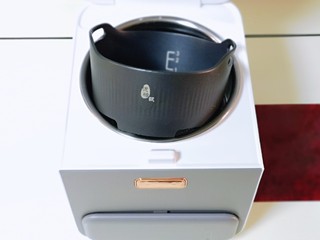 6、黑米红豆粥,首先将脱糖蒸汽饭煲内胆清洗干净，再将滤糖甄放回机体中。