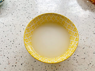 5、西红柿鸡蛋拌面,淀粉+水调成水淀粉备用