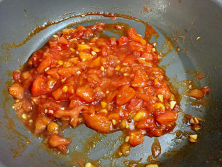 15、西红柿鸡蛋拌面,翻炒均匀