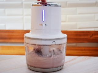 11、紫薯芋泥酸奶盒子,启动料理机打成泥