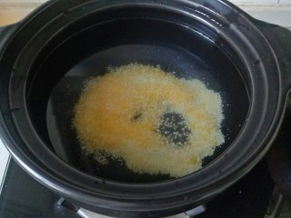 9、苹果小米粥,加入玉米渣