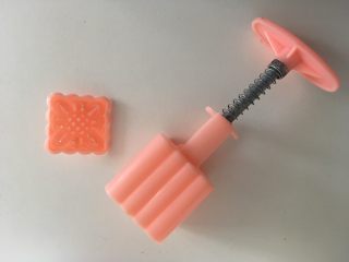 16、薏米红豆山药糕,50g月饼模。没有模具的找个保鲜盒铺上保鲜膜（好脱模）放里面压实然后切块