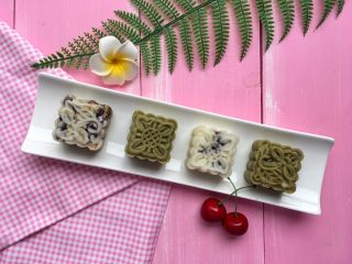 20、薏米红豆山药糕,做好的成品如果滋味不够可以淋点糖桂花或者蓝莓酱之类的～仅供参考