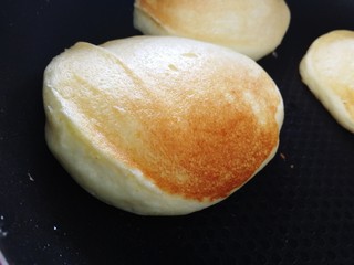 24、舒芙蕾松饼（平底锅版）,松饼鼓起。