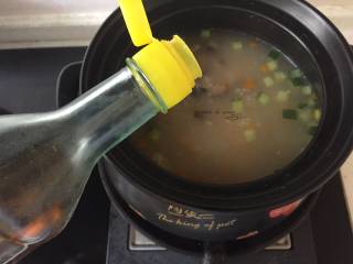 15、五彩虾仁粥,喝之前加一勺麻油提香。