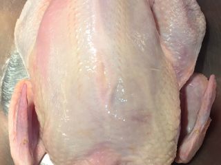 1、新年烤鸡,鸡洗干净去内藏