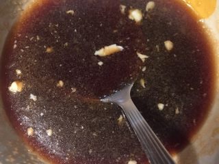 7、新年烤鸡,生抽，蜜糖，蚝油，白兰地，橄榄油，黄油调成汁