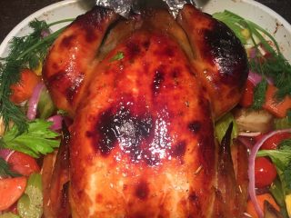 18、新年烤鸡,时间到了把鸡拿出来加些新鲜香菜之类装饰一下