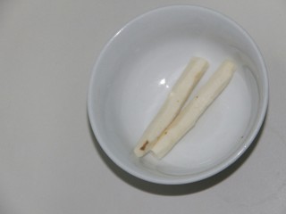 7、幸福早餐~红薯山药小米粥,山药去皮