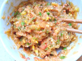 12、鸡肉蔬菜饼汉堡,搅拌均匀