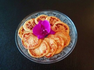 1、酸奶鸡蛋饼,第一次做酸奶鸡蛋饼，真的很不错，酸甜软糯。