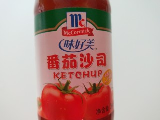 7、酸奶鸡蛋饼,我为了更好吃又加入适量番茄酱。