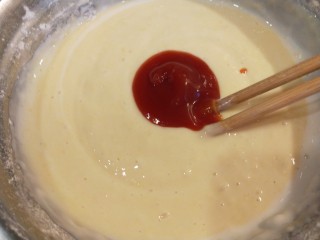 8、酸奶鸡蛋饼,倒入盆中在此搅拌均匀。