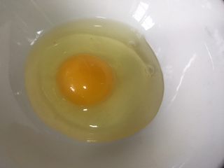 5、苹果饼,准备一个鸡蛋