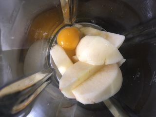 6、苹果饼,加入搅拌机