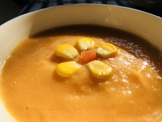 20、山药胡萝卜玉米泥,刚才剩下煮熟的玉米豆豆做个装饰