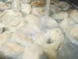 12、营养早餐【干拌红油抄手】,期间可以添加一次清水。