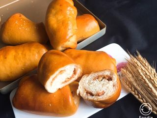 27、奶酪火腿肉松面包,烤完拿出冷却，几分钟后就可以品尝了。