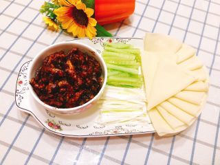 19、京酱鸡肉丝-可做早餐,将所有食材放到一个盘子里，准备开吃。