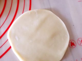 13、台湾绿豆椪,擀圆