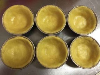 5、流心芝士挞（最省时无需冷冻配方）,依次完成所有。此时烤箱预热5分钟180度。