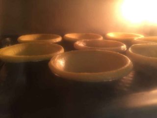 6、流心芝士挞（最省时无需冷冻配方）,烤盘放中层，烤约13分钟稍稍即可。