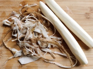 7、山药枸杞粥,山药去皮，冲洗干净。