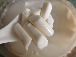 10、山药枸杞粥,然后加入山药，把火????调成小火。