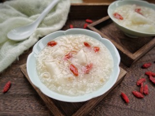 13、山药枸杞粥,喜欢甜粥的可加些蜂蜜。